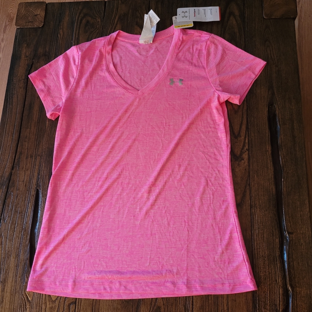 Under Armour NWT Small Pink V Neck Fit  Heat Gear Loose Shirt